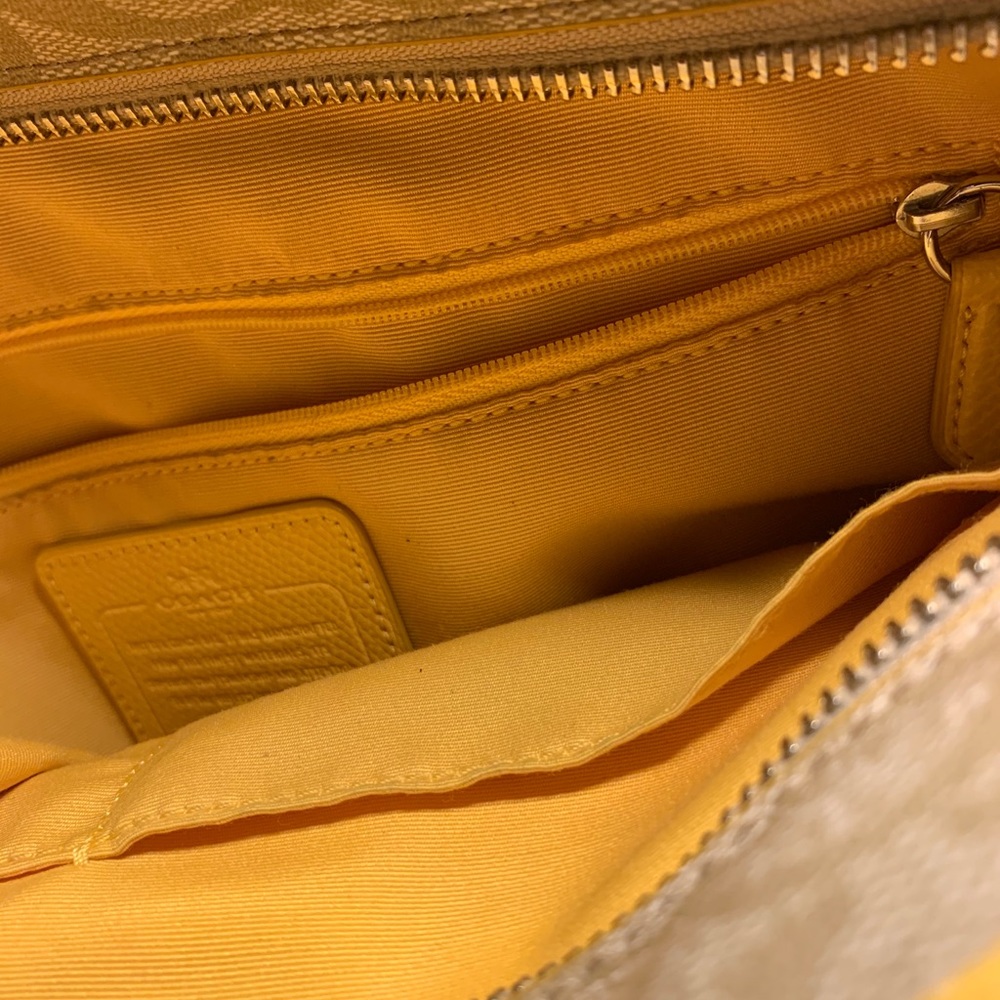 Authentic Signature Coach tote - Picture 4 of 6